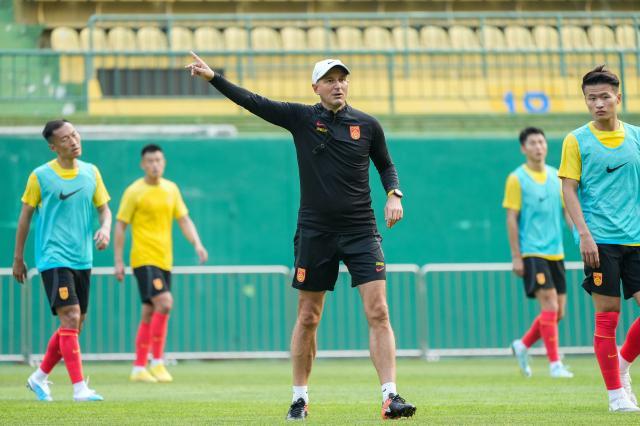 vip 注册地址-国足成都开练借用蓉城基地 张佳祺入队替补王秋明