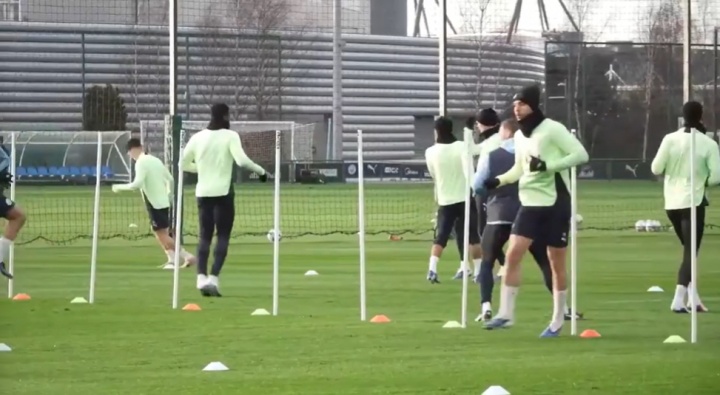 Kaiyun 开云体育官网-曼城备战加拉塔萨雷,尼科·冈萨雷斯参加了曼城的公开训练