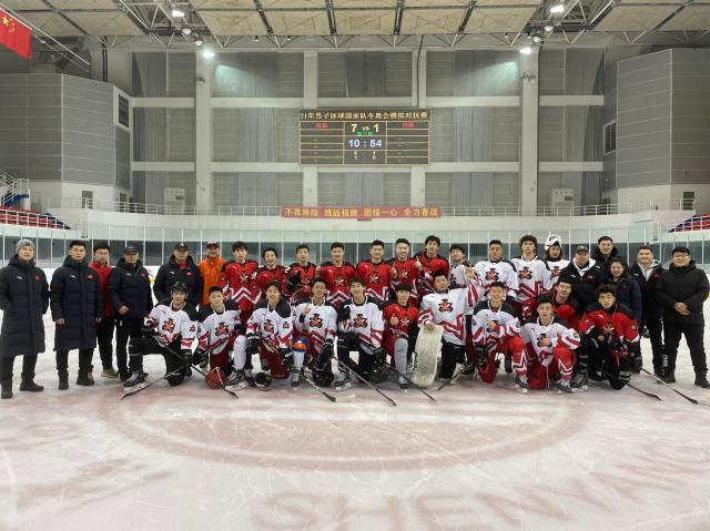 体育赛事-【冬奥·人物】英如镝:从失利中成长 让冰球不再冷门